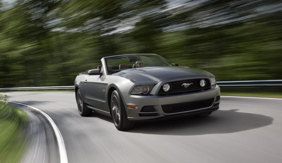  Ford Mustang GT Convertible 2013 года  (фото 50 из 65)